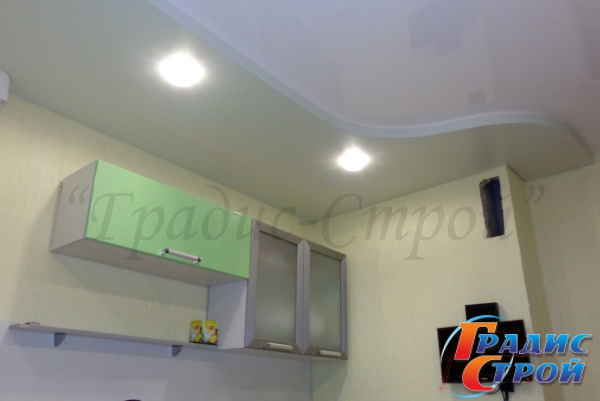 Фото натяжного потолка на Кухне