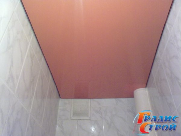 Фото натяжного потолка Ванной