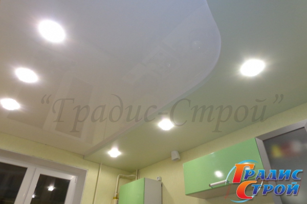 Фото натяжного потолка на Кухне
