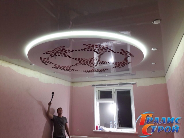 Фото натяжного потолка с Подсветкой