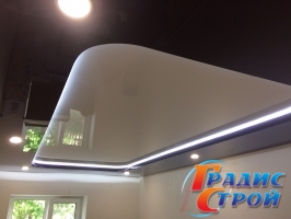 Двухуровневый Глянцевый натяжной потолок 18 м² с подсветкой