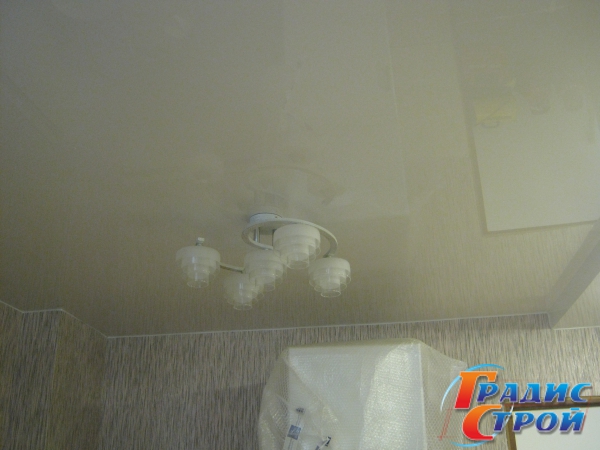 Фото натяжного потолка на Кухне