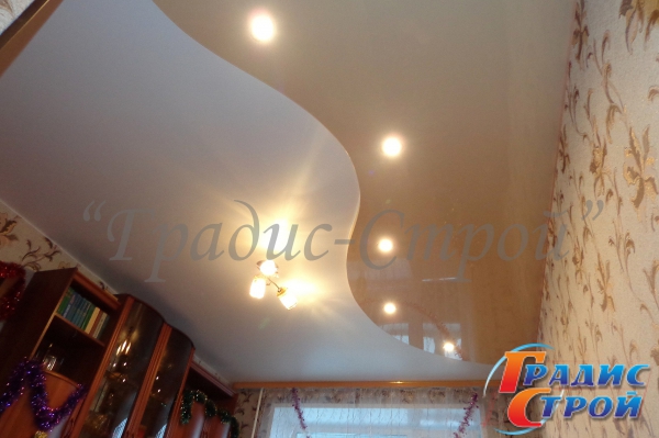 Фото натяжного потолка в Спальне