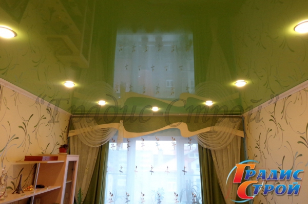 Фото Цветных натяжных потолков