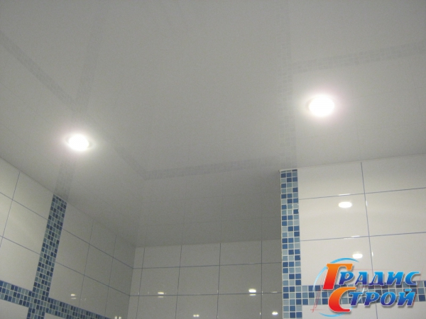 Фото натяжного потолка Ванной