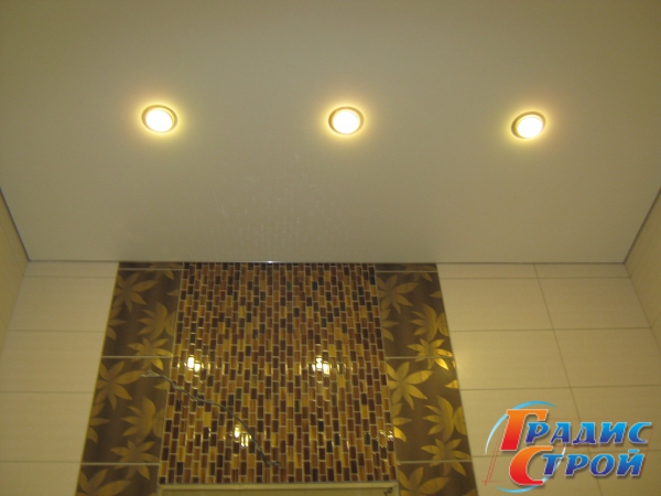 Фото натяжного потолка Ванной