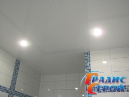 Натяжной потолок в Ванную белый глянцевый 4 м²