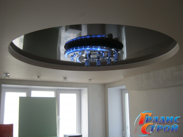 Фото натяжного потолка в Гостиной