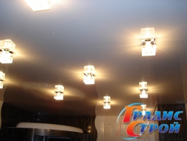 Натяжной потолок в Ванную со светильниками 8 м²