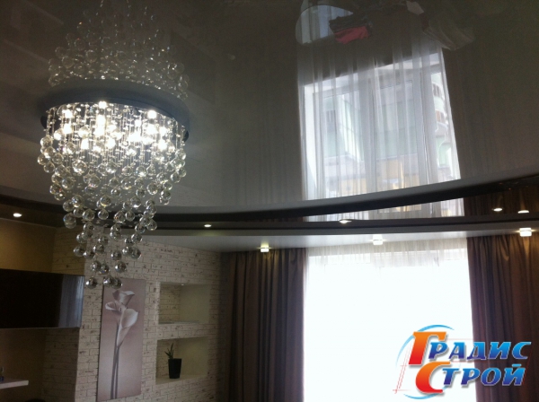 Фото натяжного потолка в Гостиной